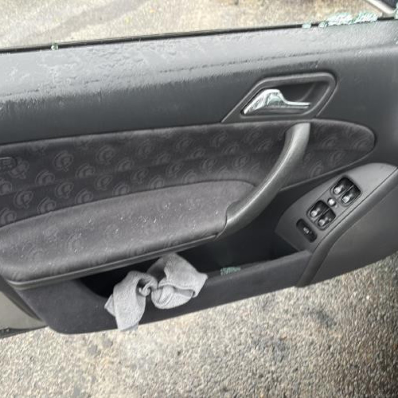 Attache ceinture avant droit MERCEDES CLASSE C 203 Photo n°12