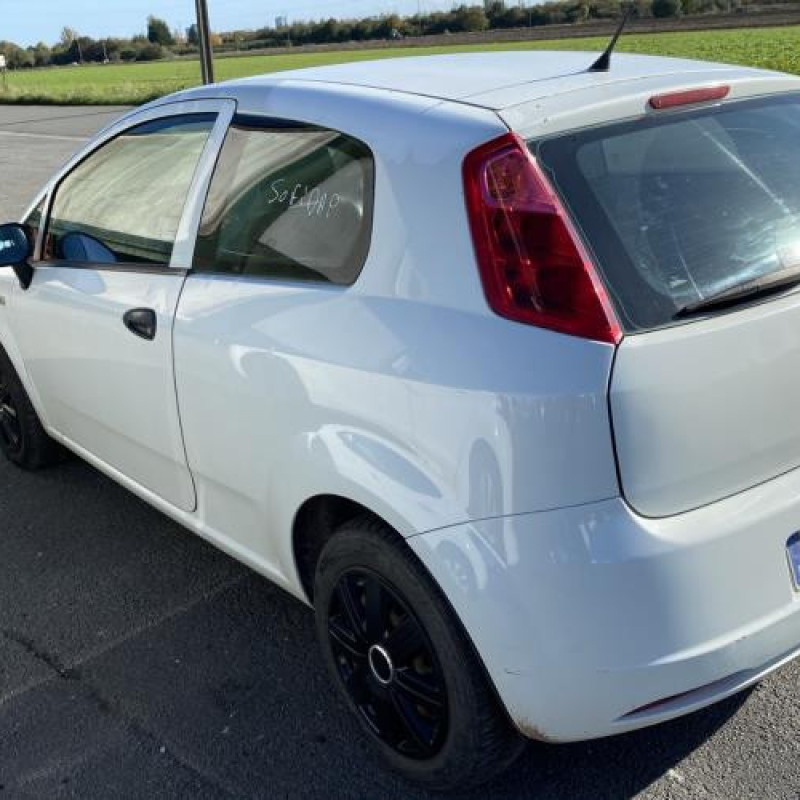 Porte avant droit FIAT GRANDE PUNTO Photo n°10