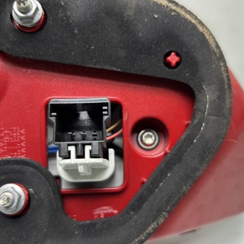 Feu arriere secondaire droit (feux) VOLKSWAGEN PASSAT 6 Photo n°3