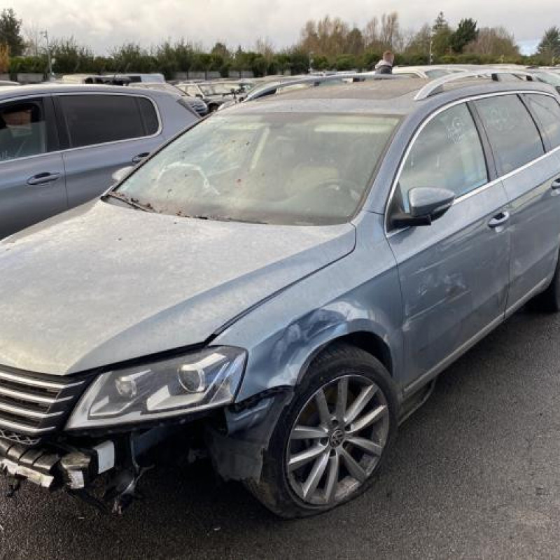 Feu arriere secondaire droit (feux) VOLKSWAGEN PASSAT 6 Photo n°4