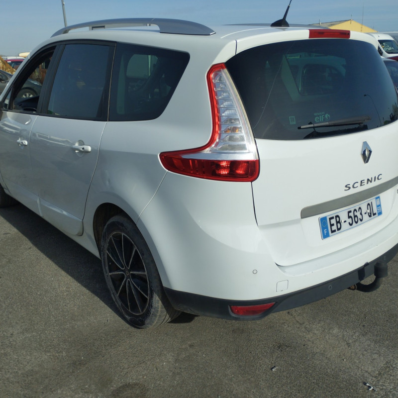 RENAULT GRAND SCENIC 3 PHASE 3 1.2i - 16V TURBO TCE 130 Photo n°4