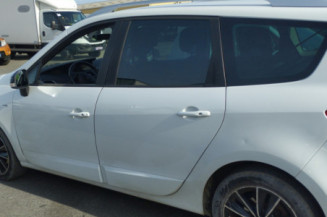 RENAULT GRAND SCENIC 3 PHASE 3 1.2i - 16V TURBO TCE 130