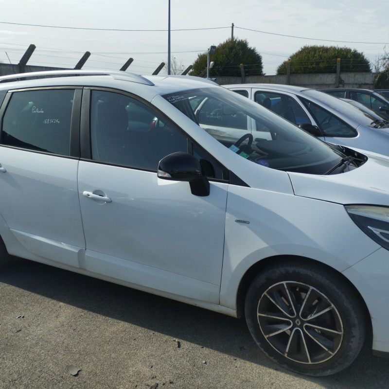 RENAULT GRAND SCENIC 3 PHASE 3 1.2i - 16V TURBO TCE 130 Photo n°7