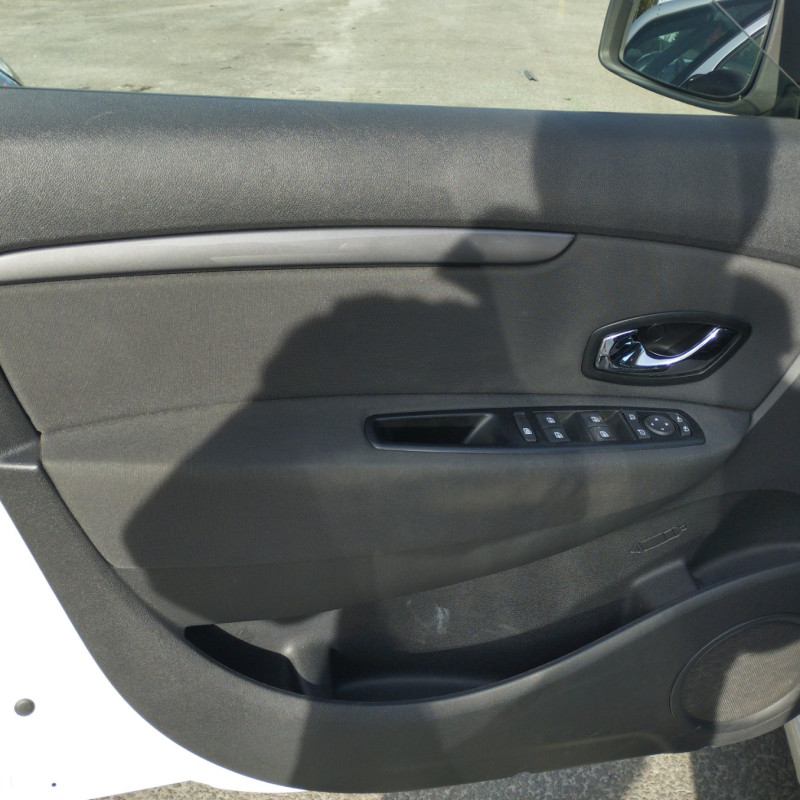 RENAULT GRAND SCENIC 3 PHASE 3 1.2i - 16V TURBO TCE 130 Photo n°9