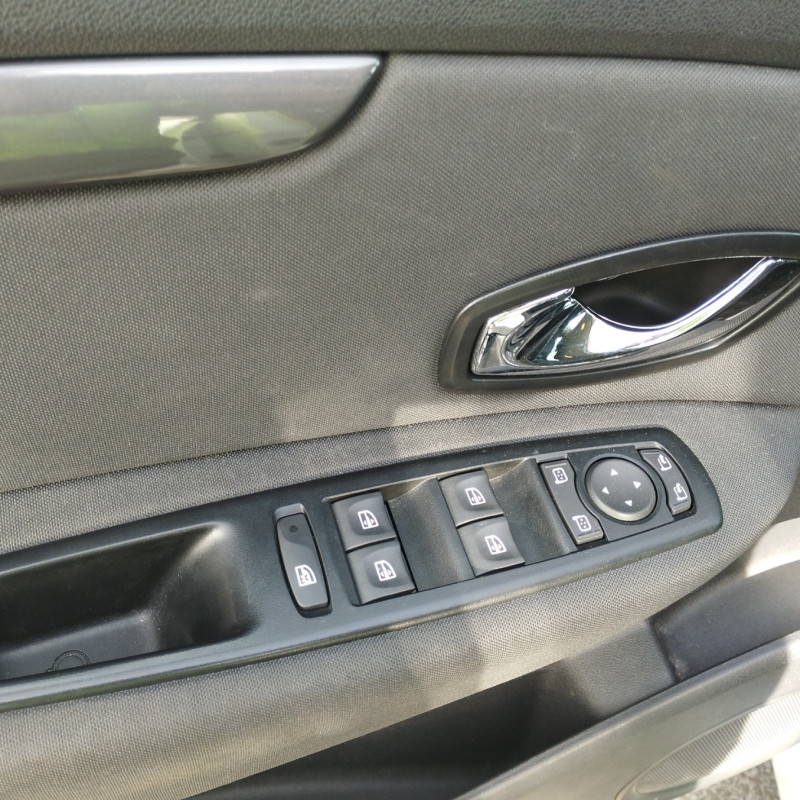 RENAULT GRAND SCENIC 3 PHASE 3 1.2i - 16V TURBO TCE 130 Photo n°10