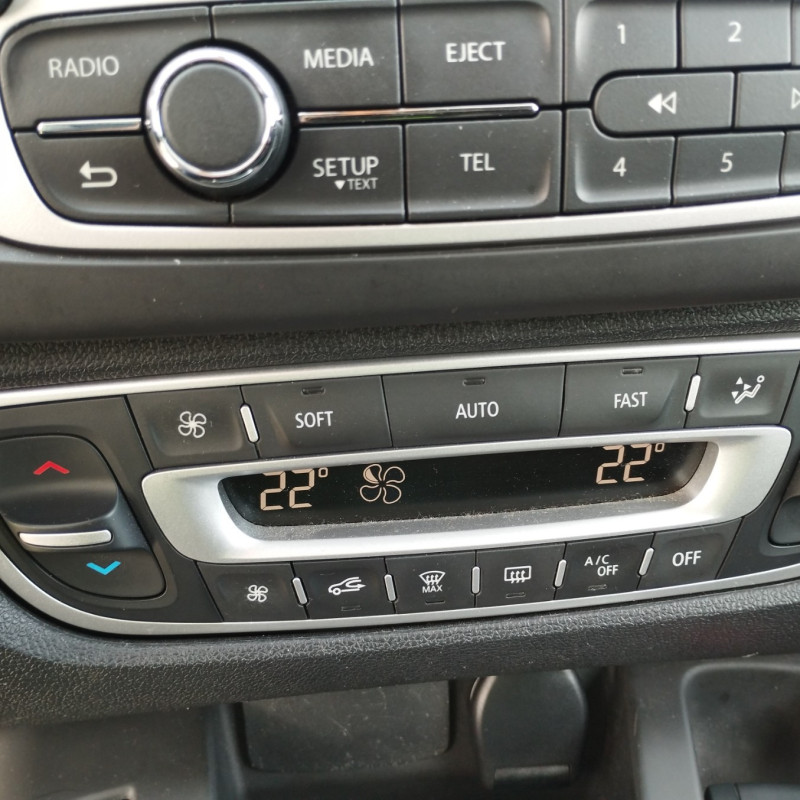 RENAULT GRAND SCENIC 3 PHASE 3 1.2i - 16V TURBO TCE 130 Photo n°16