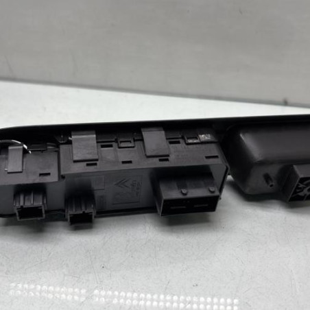 Interrupteur de leve vitre avant gauche PEUGEOT 3008 1