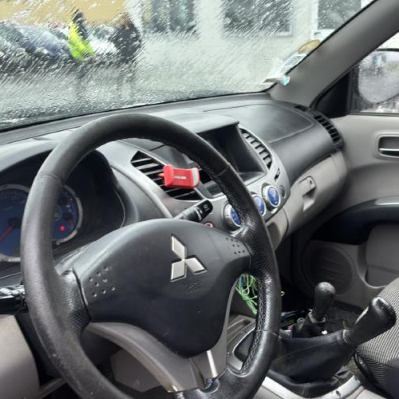 Feu arriere principal gauche (feux) MITSUBISHI L 200 3 Photo n°15