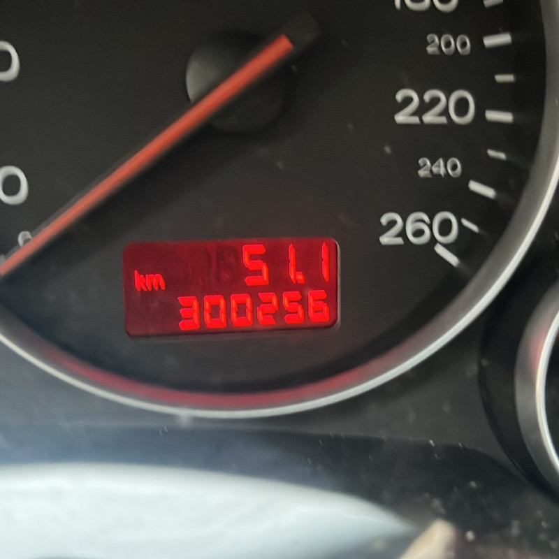 AUDI A4 2 AVANT PHASE 1 BREAK 1.9 TDI - 8V TURBO Photo n°9