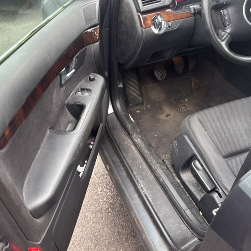 AUDI A4 2 AVANT PHASE 1 BREAK 1.9 TDI - 8V TURBO Photo n°17