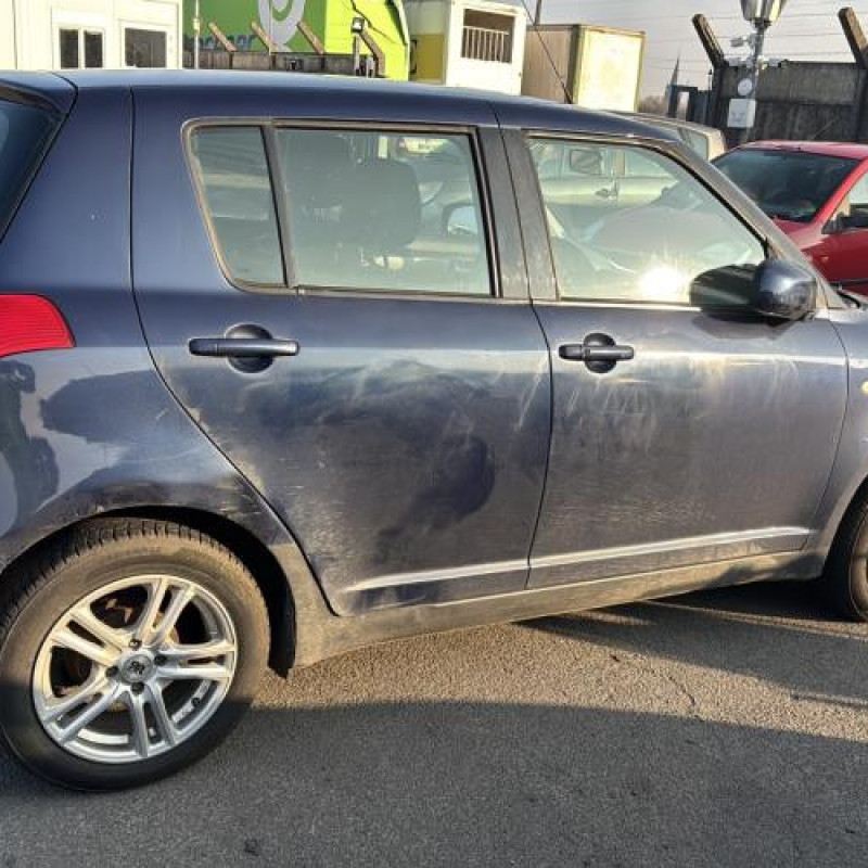 Malle/Hayon arriere SUZUKI SWIFT 3 Photo n°12