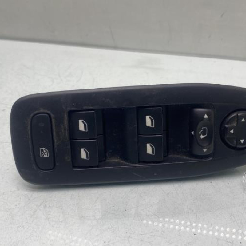 Interrupteur de leve vitre avant gauche PEUGEOT 2008 1 Photo n°1
