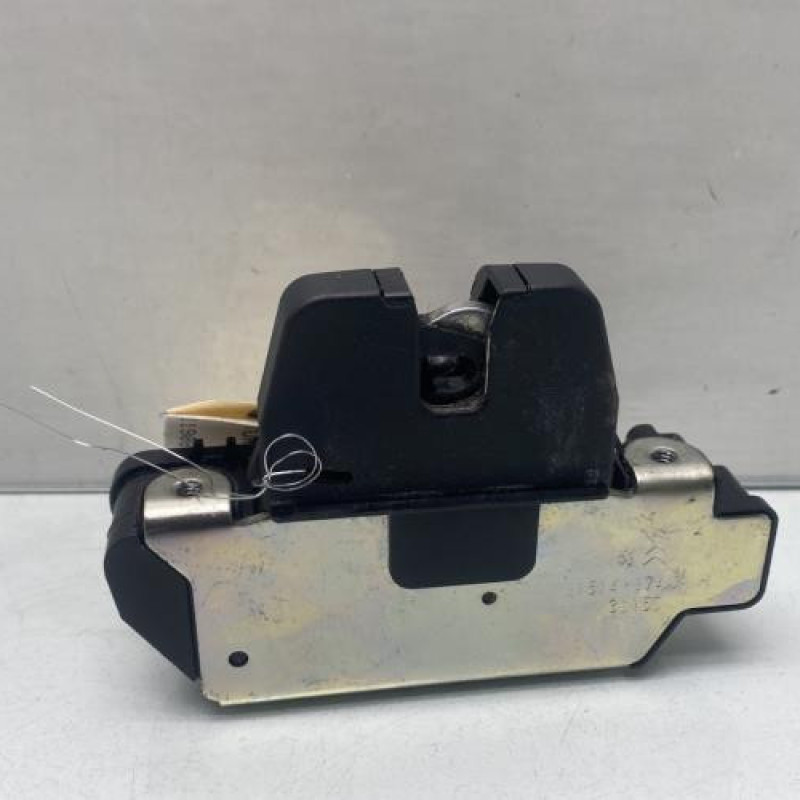 Serrure de coffre PEUGEOT 2008 1 Photo n°1