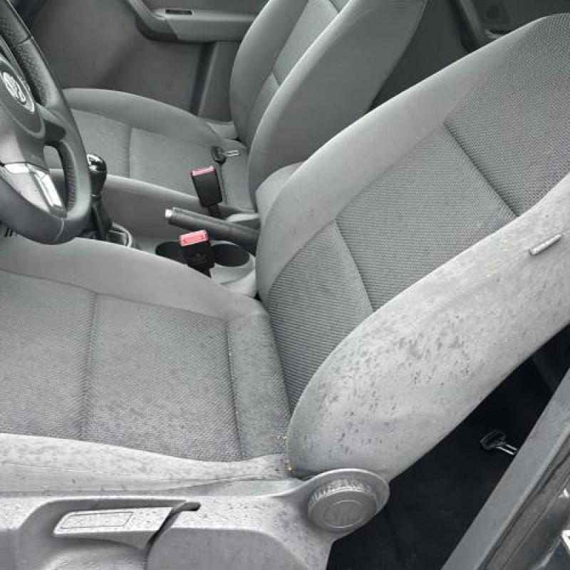 Attache ceinture avant droit VOLKSWAGEN TOURAN 2 Photo n°15