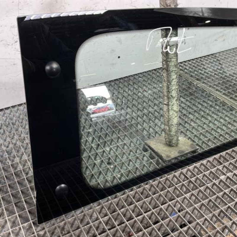 Vitre arriere gauche RENAULT TWINGO 3 Photo n°2