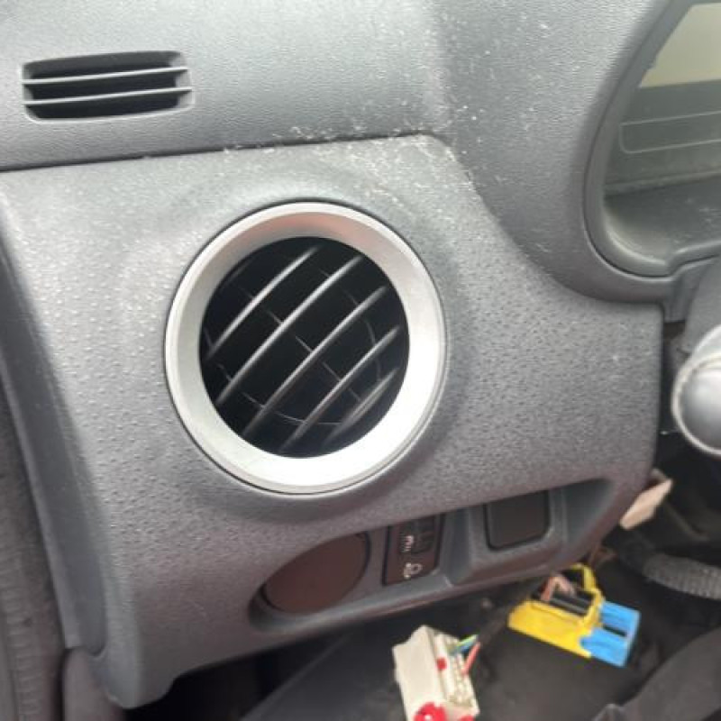 Vitre avant droit CITROEN C2 Photo n°19