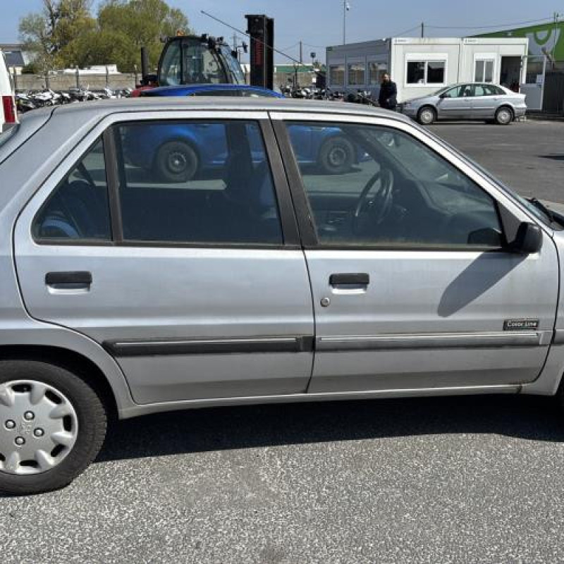 Moteur essuie glace avant PEUGEOT 106 Photo n°18