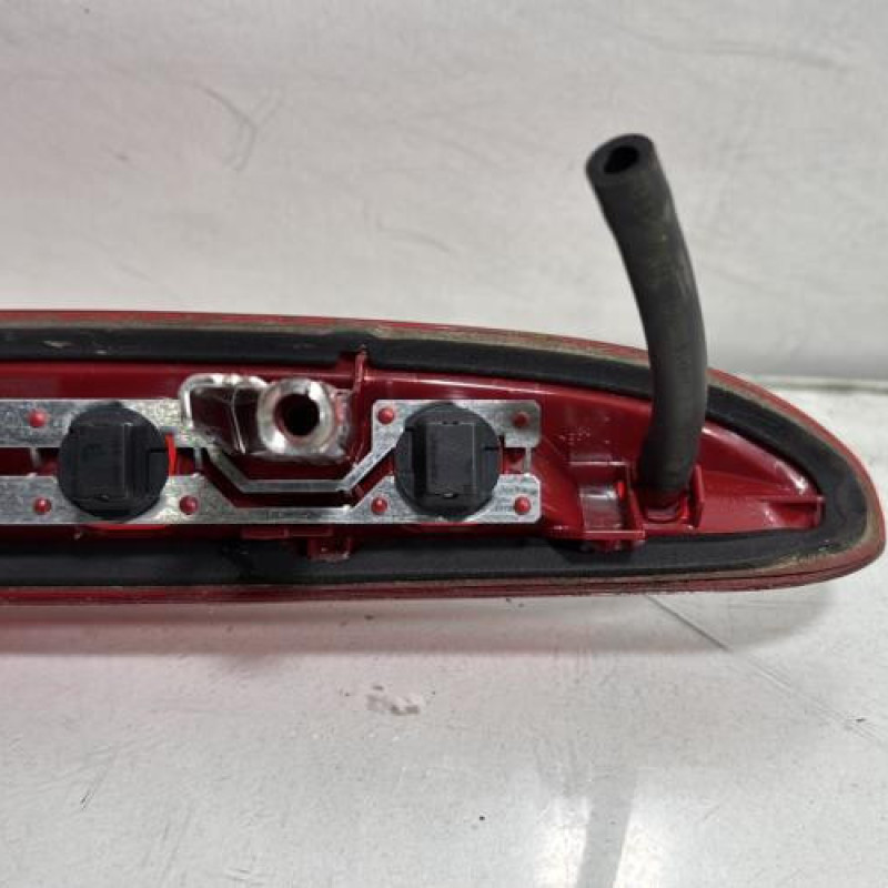 Feu arriere stop central PEUGEOT 208 1 Photo n°4