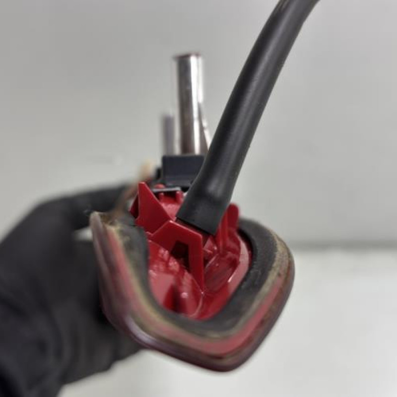 Feu arriere stop central PEUGEOT 208 1 Photo n°6