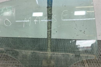 Vitre arriere droit PEUGEOT 208 1 Photo n°1