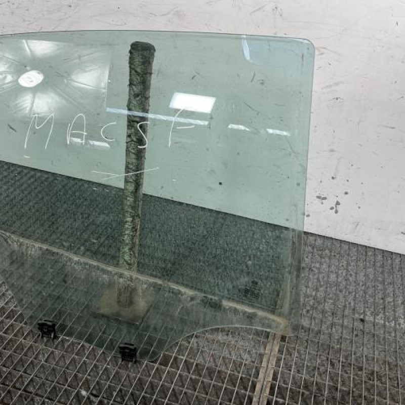 Vitre arriere droit PEUGEOT 208 1 Photo n°3