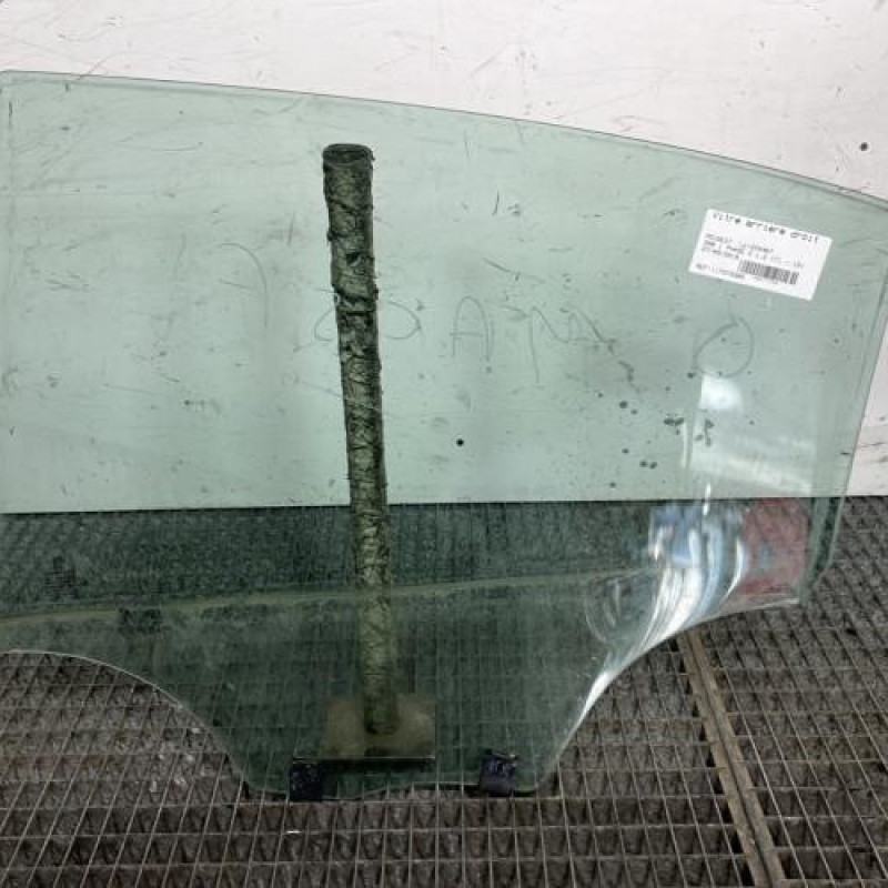 Vitre arriere droit PEUGEOT 208 1 Photo n°4