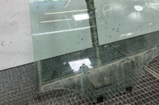 Vitre arriere gauche PEUGEOT 208 1