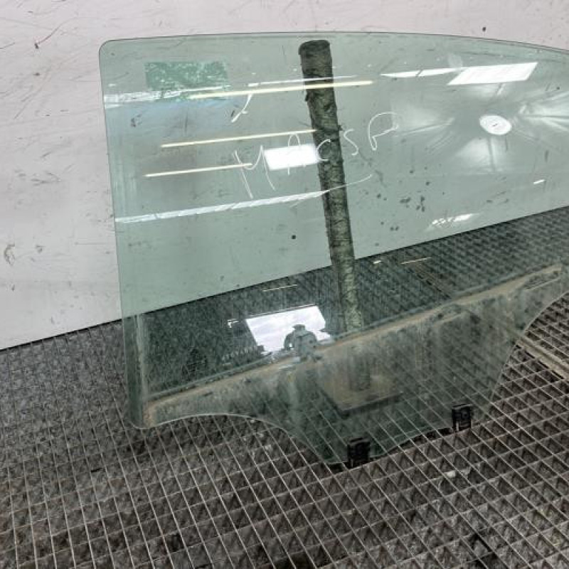 Vitre arriere gauche PEUGEOT 208 1 Photo n°2