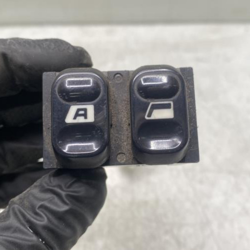 Interrupteur de leve vitre avant gauche PEUGEOT 406 Photo n°1