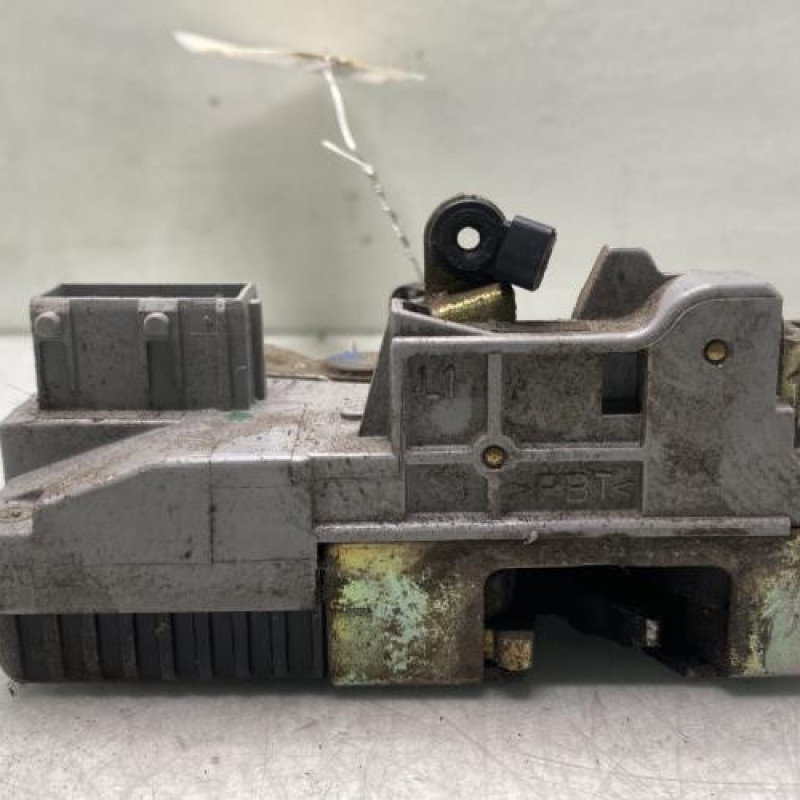 Serrure avant gauche PEUGEOT 406 Photo n°3