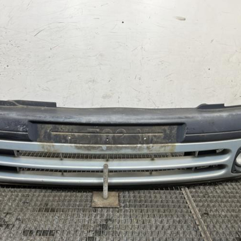 Pare choc avant RENAULT CLIO 2 Photo n°1