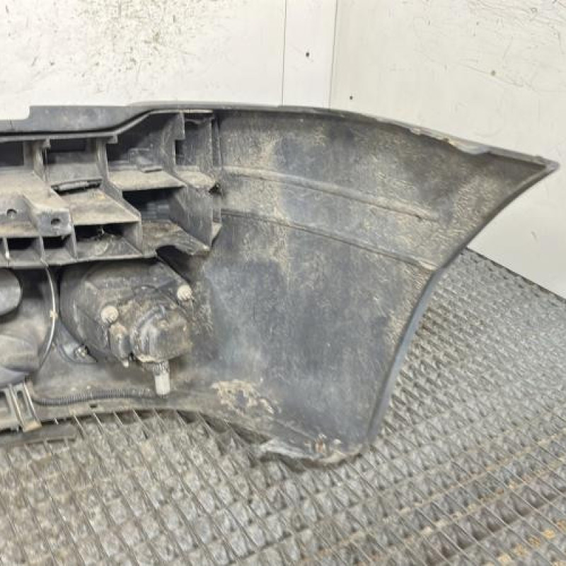 Pare choc avant RENAULT CLIO 2 Photo n°4