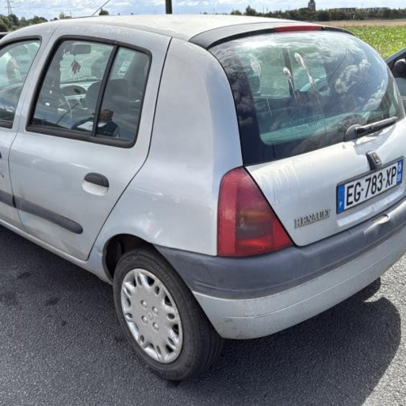 Pare choc avant RENAULT CLIO 2 Photo n°10