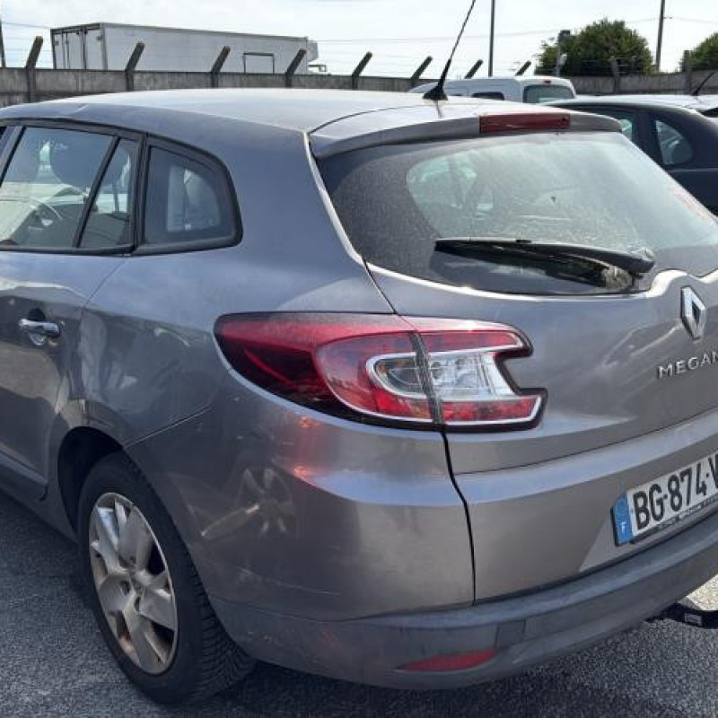 Pare choc arriere RENAULT MEGANE 3 Photo n°10