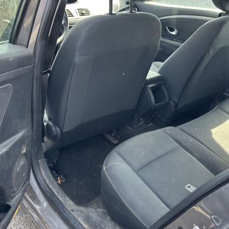 Pare choc arriere RENAULT MEGANE 3 Photo n°16