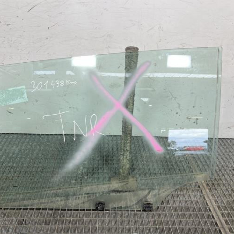 Vitre arriere gauche PEUGEOT 5008 1 Photo n°1