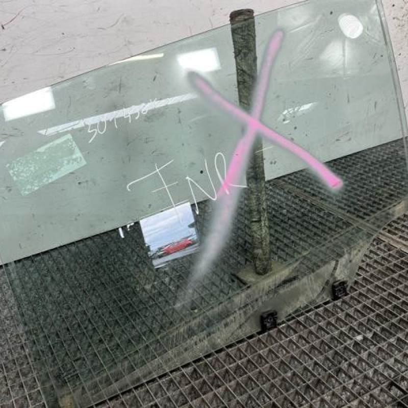 Vitre arriere gauche PEUGEOT 5008 1 Photo n°2