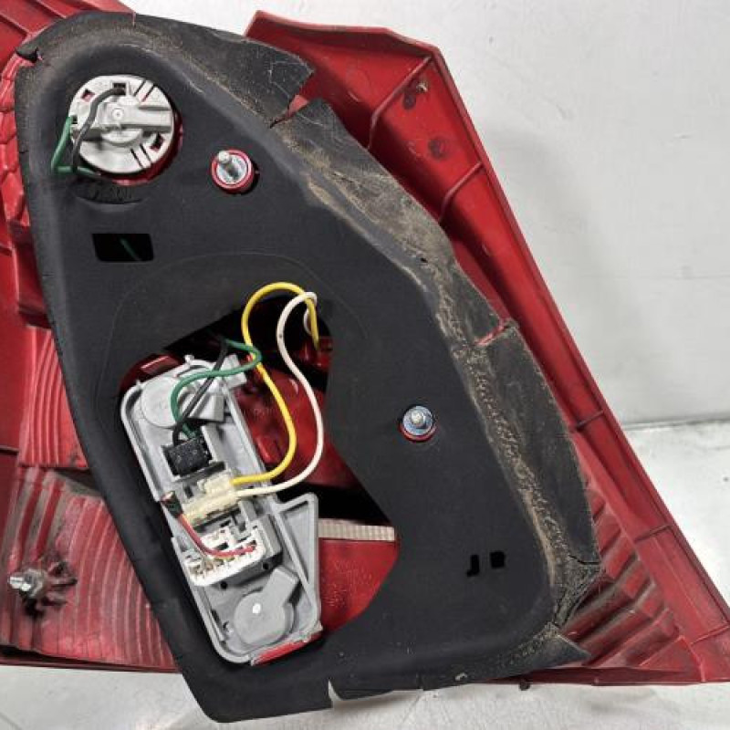 Feu arriere principal droit (feux) TOYOTA YARIS 2 Photo n°3