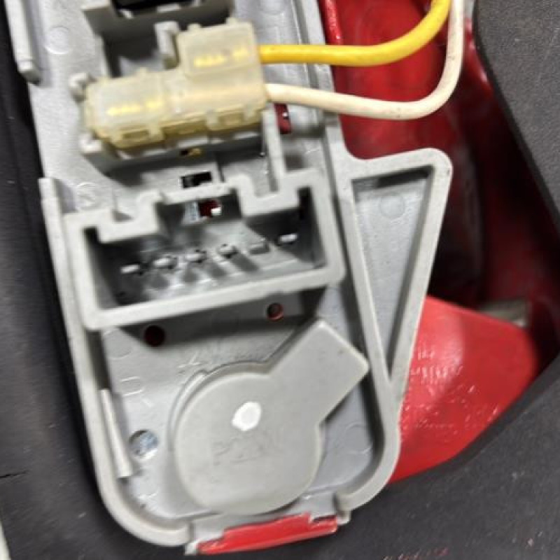 Feu arriere principal droit (feux) TOYOTA YARIS 2 Photo n°4