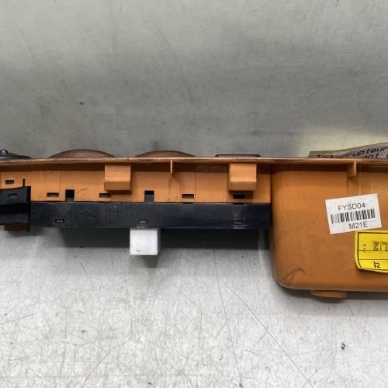 Interrupteur de leve vitre avant gauche KIA SORENTO 1 Photo n°3