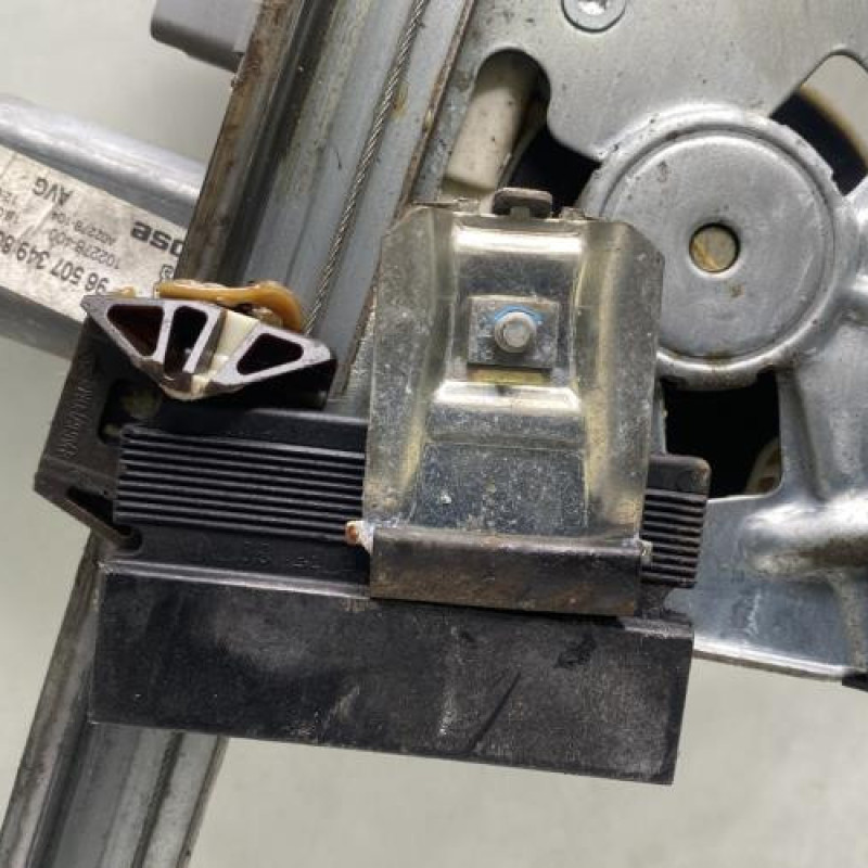 Leve vitre electrique avant gauche PEUGEOT 607 Photo n°9