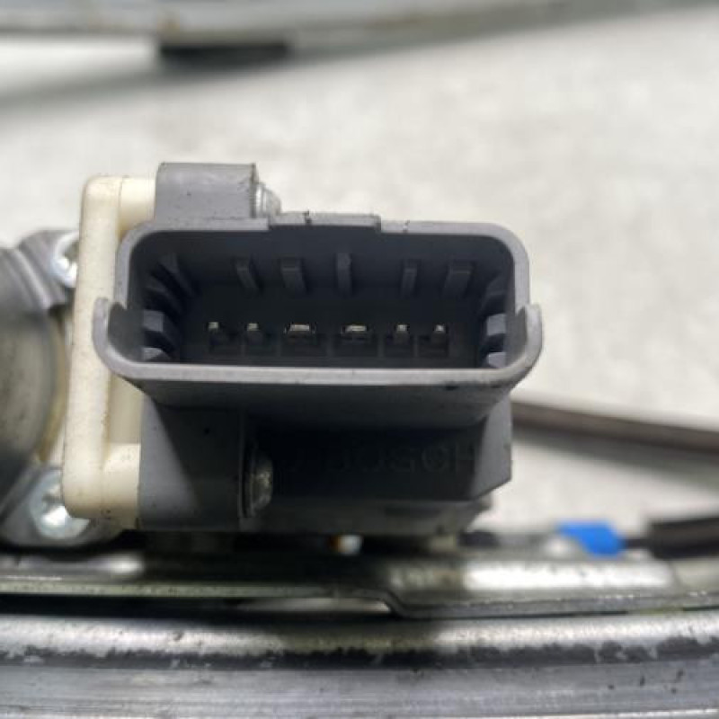 Leve vitre electrique avant gauche PEUGEOT 607 Photo n°12