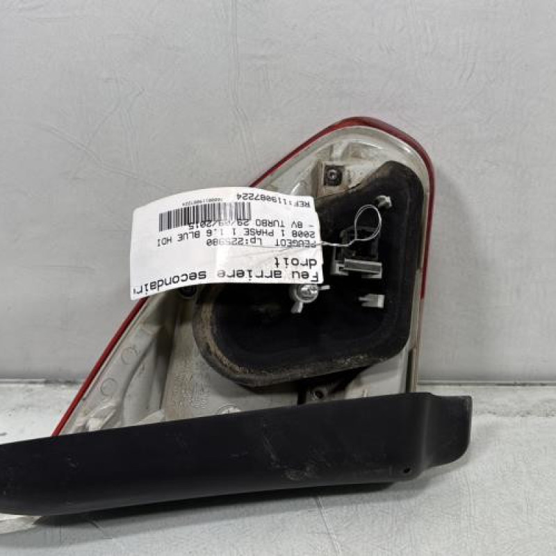 Feu arriere secondaire droit (feux) PEUGEOT 2008 1 Photo n°3