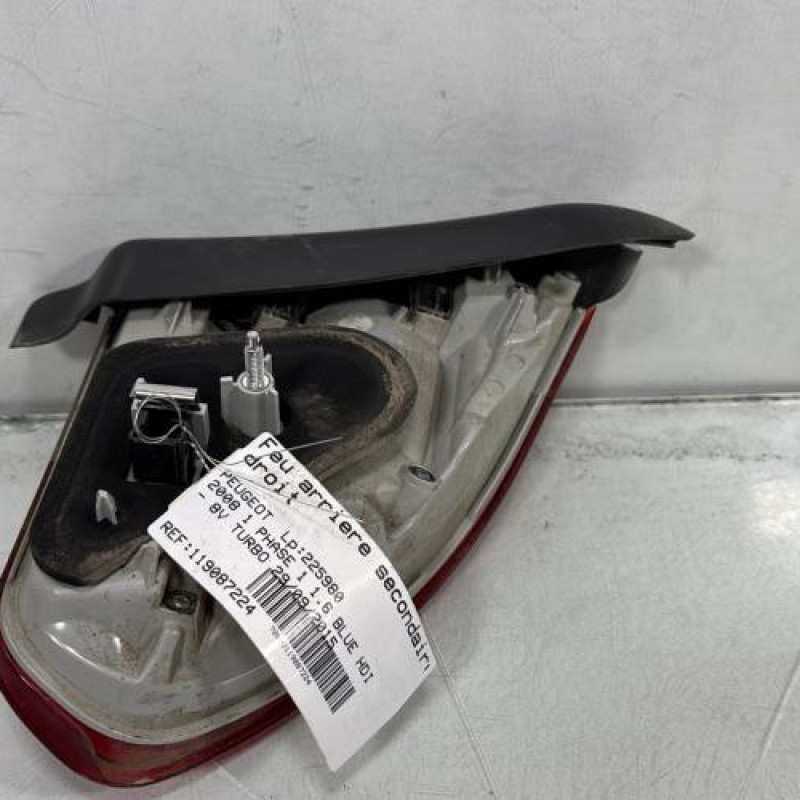 Feu arriere secondaire droit (feux) PEUGEOT 2008 1 Photo n°4