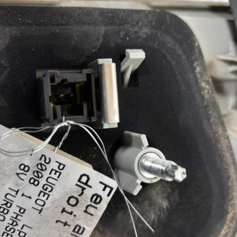 Feu arriere secondaire droit (feux) PEUGEOT 2008 1 Photo n°6