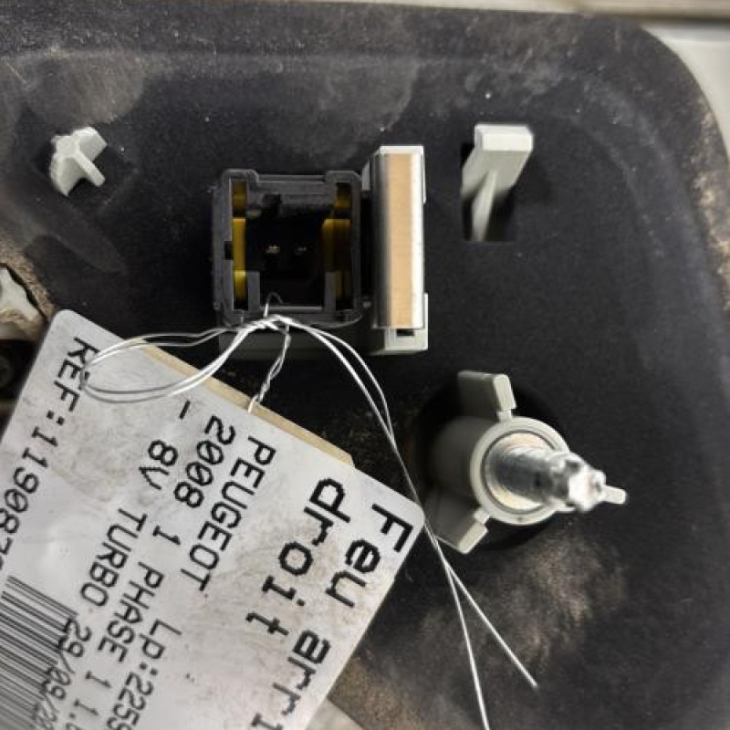 Feu arriere secondaire droit (feux) PEUGEOT 2008 1 Photo n°7