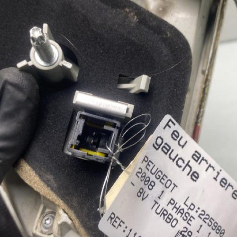 Feu arriere secondaire gauche (feux) PEUGEOT 2008 1 Photo n°3