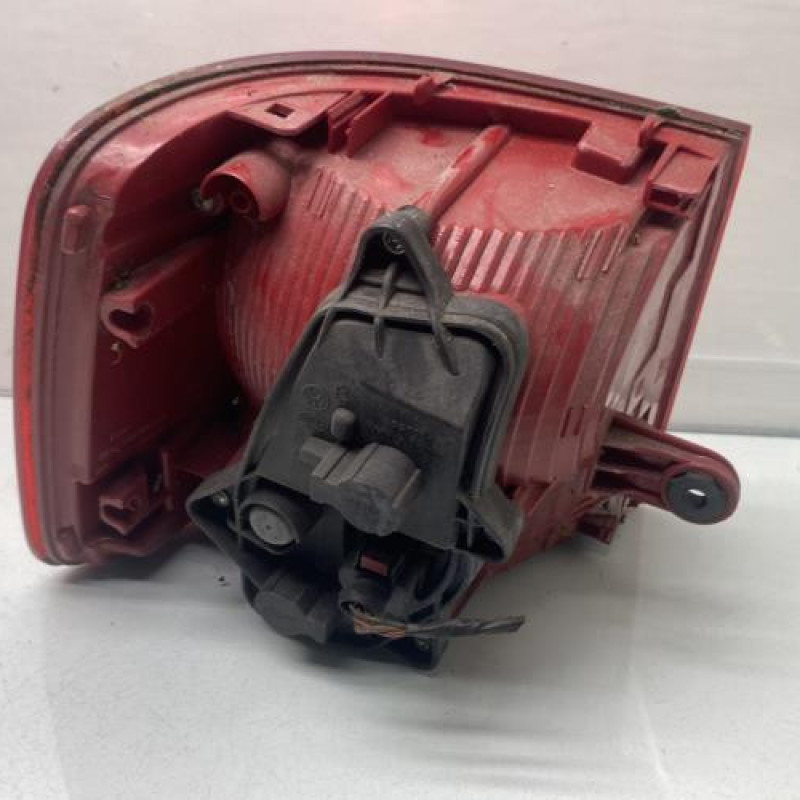Feu arriere principal droit (feux) VOLKSWAGEN TOURAN 2 Photo n°2