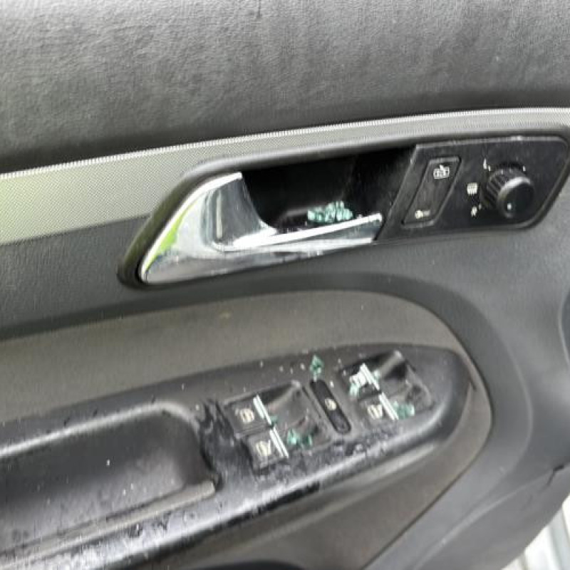 Poignee porte avant gauche VOLKSWAGEN TOURAN 1 Photo n°13