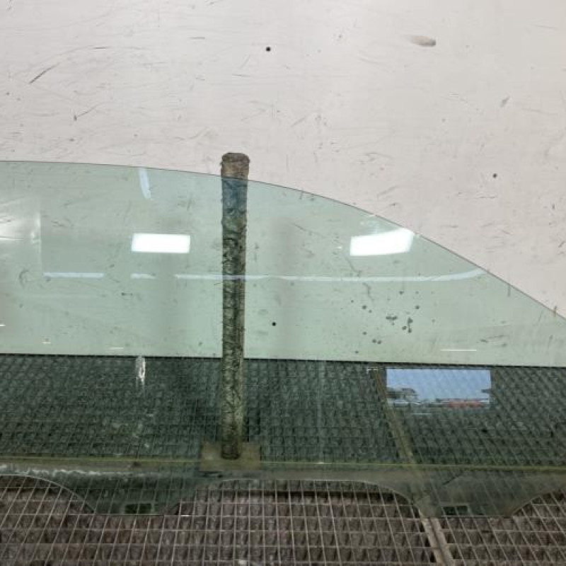 Vitre avant droit VOLKSWAGEN POLO 4 Photo n°1